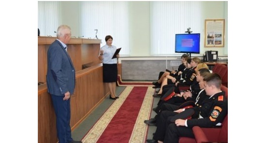 Сотрудники полиции Зеленограда поздравили подшефный кадетский класс с началом нового учебного года
