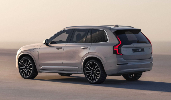 Volvo XC90 остался в строю: второй рестайлинг