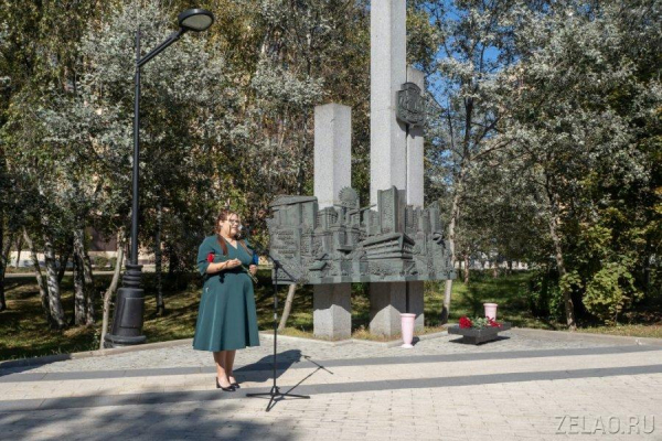 В Зеленограде прошло возложение к памятному знаку первостроителям