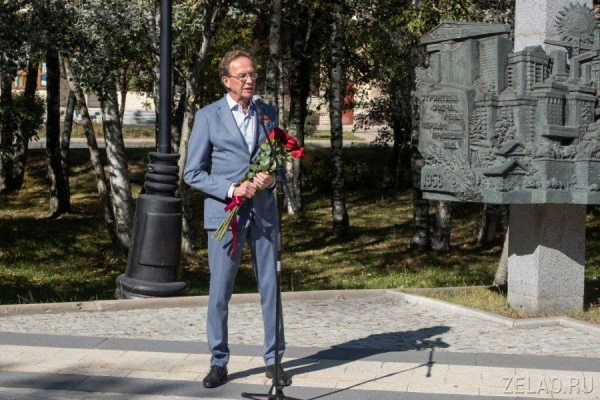 В Зеленограде прошло возложение к памятному знаку первостроителям