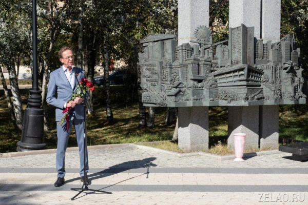 В Зеленограде прошло возложение к памятному знаку первостроителям