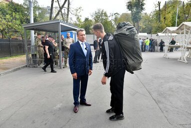 Депутат Госдумы Анатолий Выборный посетил столичный пункт отбора на военную службу по контракту