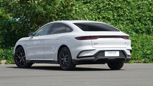 Седан BYD Han подвергся масштабному обновлению Седан BYD Han подвергся масштабному обновлению