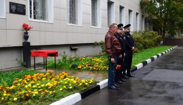Сотрудники полиции Зеленограда почтили память коллег из уголовного розыска