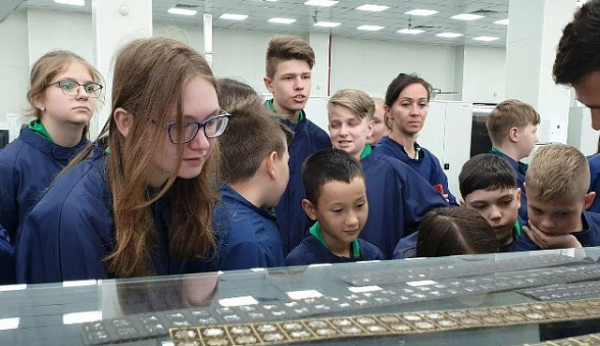 В дни школьных каникул «Микрон» проведет профориентационную экскурсию