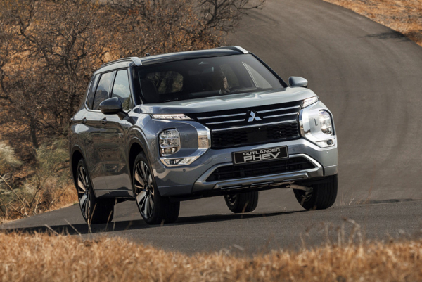 Кроссовер Mitsubishi Outlander вернулся в Европу с обновками Кроссовер Mitsubishi Outlander вернулся в Европу с обновками