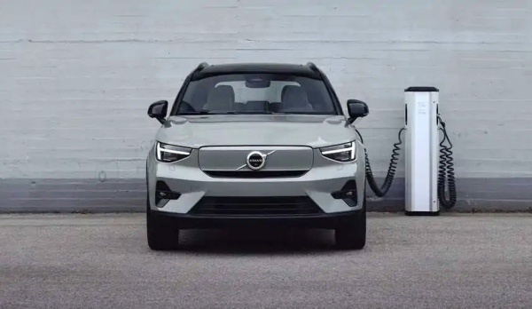 Дайджест дня: лунный Spectre, будущий Renault 4 и другие события индустрии Дайджест дня: лунный Spectre, будущий Renault 4 и другие события индустрии