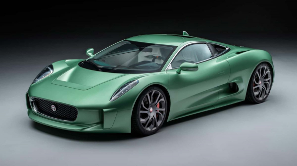 Cуперкар Jaguar C-X75 наконец-то добрался до дорог общего пользования Cуперкар Jaguar C-X75 наконец-то добрался до дорог общего пользования