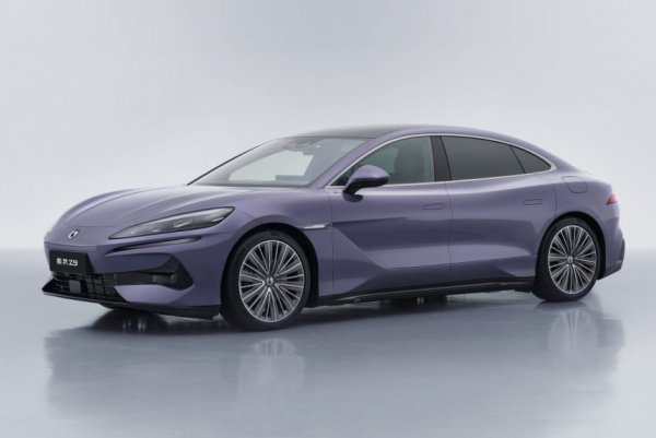 Представительский седан Denza Z9 предъявил роскошный интерьер