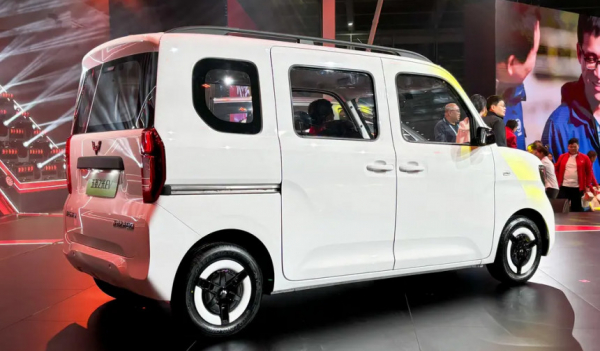 SAIC представил маленький и дешевый электровэн Wuling