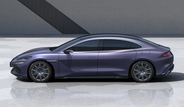 Представительский седан Denza Z9 предъявил роскошный интерьер