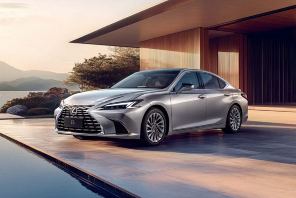 Обновленный седан Lexus ES: больше дюймов, меньше кнопок