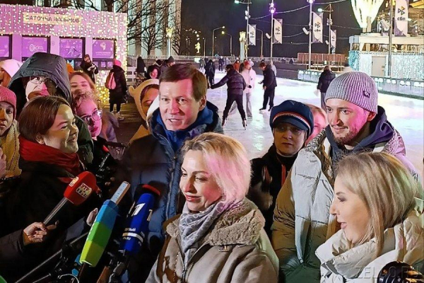 На ВДНХ открылся самый большой каток в России