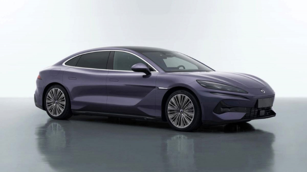 Представительский седан Denza Z9 предъявил роскошный интерьер