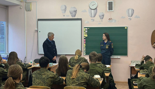 Занятие по пожарной безопасности и профориентации со школьниками Зеленограда