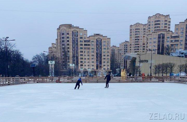 В Зеленограде открылся каток на площади Юности
