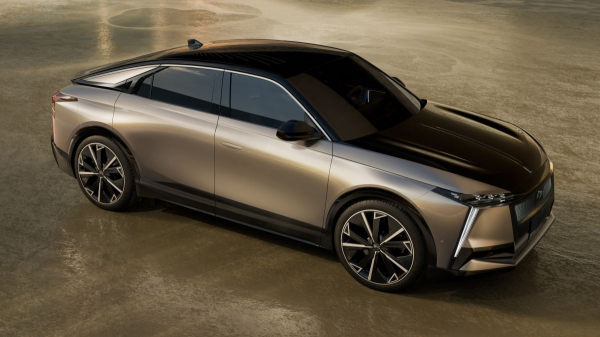 Кроссовер DS N°8 дебютировал в электрическом варианте