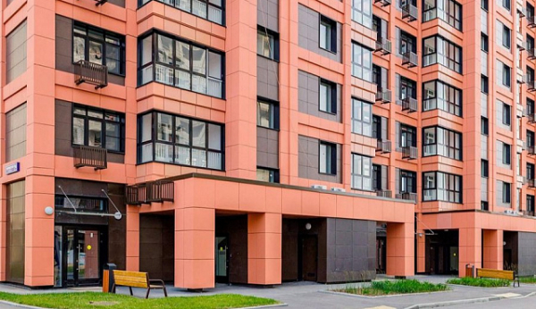 Участники программы реновации получают квартиры в новостройке на Заводской улице