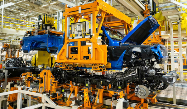 Дайджест дня: сериный De Tomaso P72, самые популярные цвета и другие события индустрии Дайджест дня: сериный De Tomaso P72, самые популярные цвета и другие события индустрии