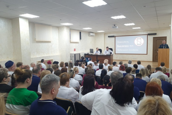 Сотрудники МЧС Зеленограда провели занятие с медиками ГКБ имени Кончаловского