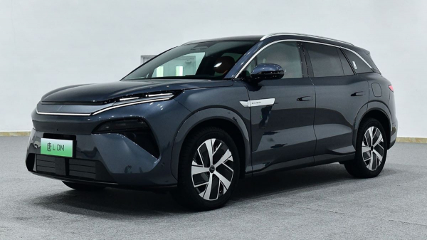 Представлен флагманский кроссовер BYD Tang L Представлен флагманский кроссовер BYD Tang L