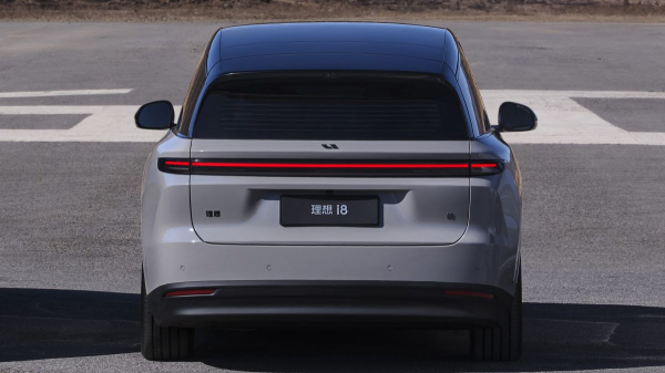 Электрический кроссовер Li i8 показан на официальных снимках Электрический кроссовер Li i8 показан на официальных снимках