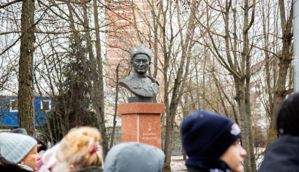 Студенты зеленоградского колледжа приняли участие в патриотической акции в память о Бауыржане Момышулы