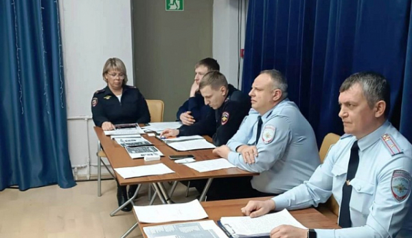 Участковые уполномоченные полиции призывают зеленоградцев не верить мошенникам