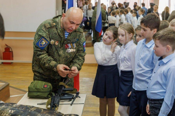 В школе №609 Зеленограда состоялось открытие года Защитников Отечества