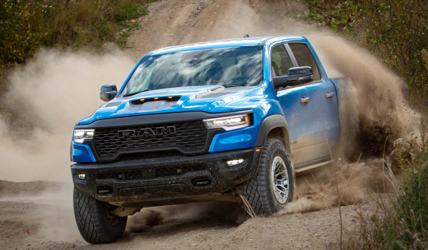 Дайджест дня: российский спорткар Rydin, нож Nissan и другие события индустрии