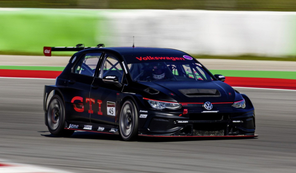 Дайджест дня: синие Лады, универсал BYD и другие события индустрии