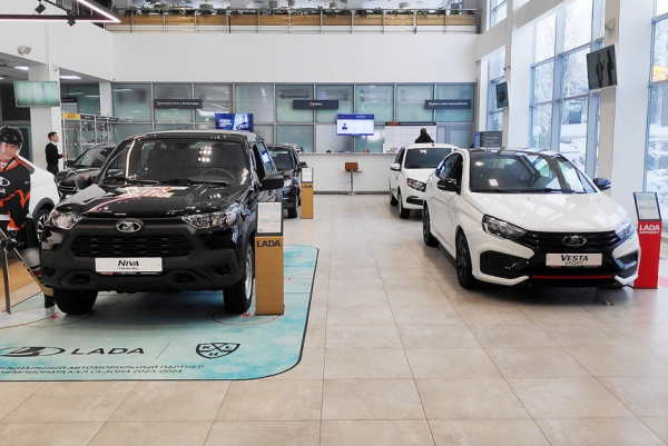 Авторынок России в феврале: продажи упали на четверть!