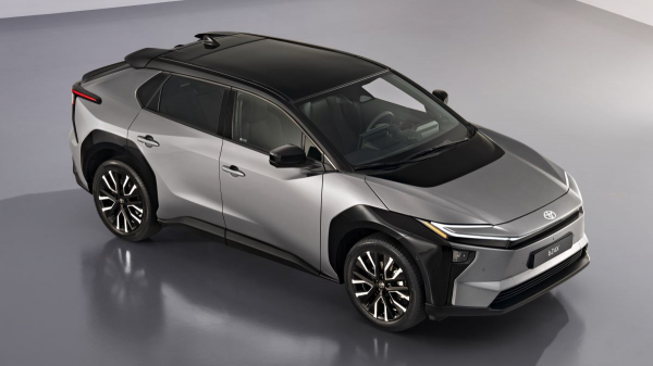 Обновленный кроссовер Toyota bZ4X стал мощнее и дальнобойнее