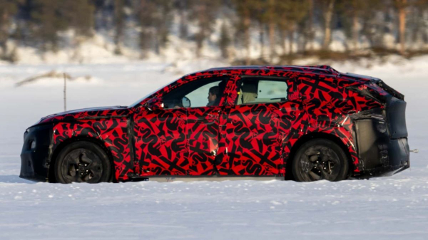 Новый кроссовер Alfa Romeo Stelvio уже проходит испытания