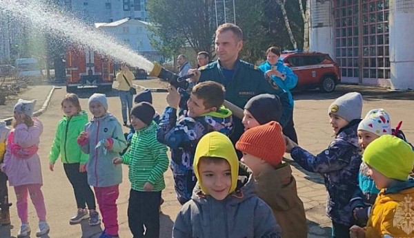 Ученики школы №1150 побывали в гостях у пожарных