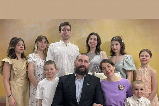 Зеленоградская многодетная семья Дубининых награждена орденом «Родительская слава»