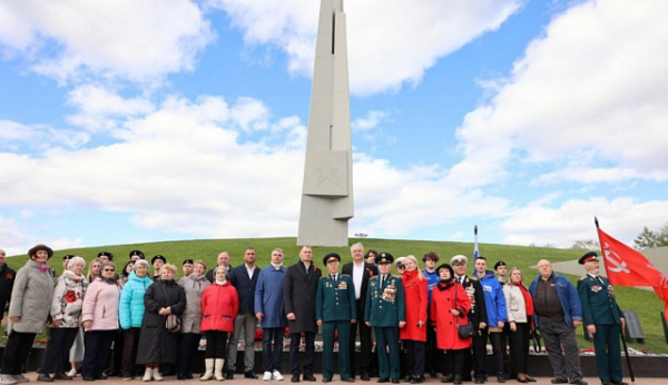 В рамках проекта «Города-герои – города героев» землю с мемориала «Штыки» в Зеленограде передадут в Минск