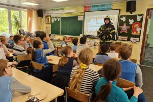 Зеленоградские пожарные проводят занятия для детей в преддверии летних каникул