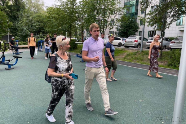 Глава управы Старое Крюково Максим Хлудов провел традиционный обход территории