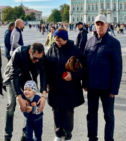 А разве бывает другая любовь?..