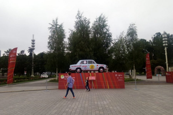 А я сяду в кабриолет