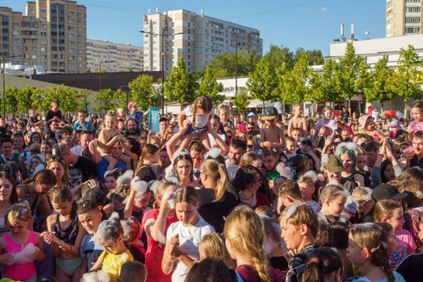 Пенная вечеринка состоялась на площади Юности