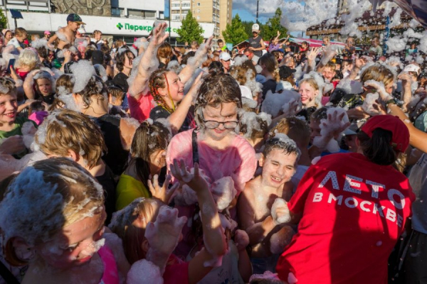 Пенная вечеринка состоялась на площади Юности