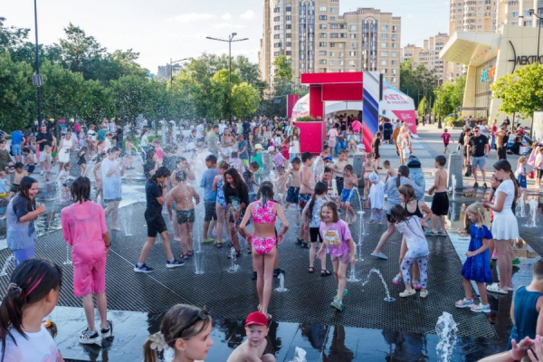 Пенная вечеринка состоялась на площади Юности