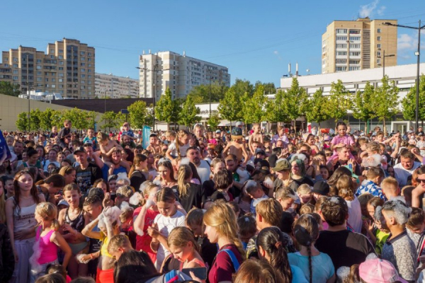 Пенная вечеринка состоялась на площади Юности