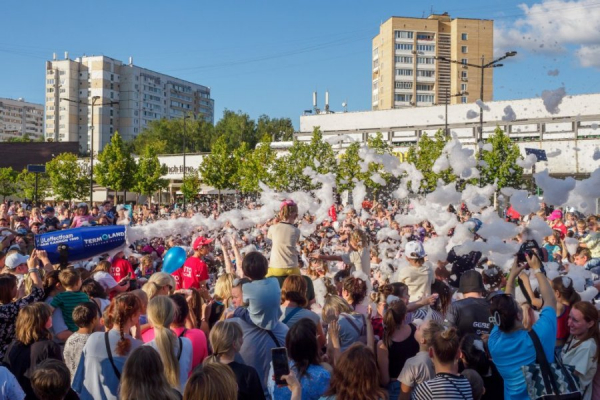 Пенная вечеринка состоялась на площади Юности