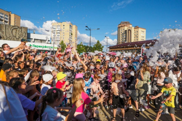 Пенная вечеринка состоялась на площади Юности