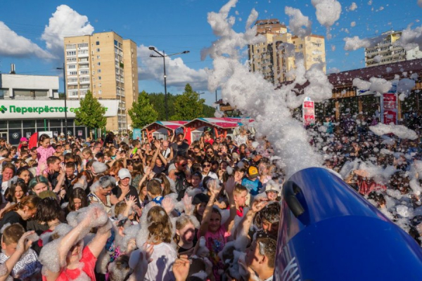 Пенная вечеринка состоялась на площади Юности