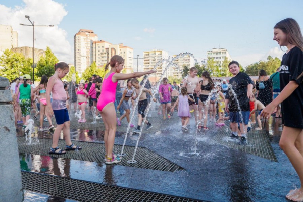 Пенная вечеринка состоялась на площади Юности