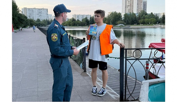 На территории Зеленограда сотрудники МЧС продолжают патрулирование водоемов и мест отдыха граждан